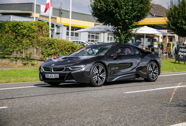 BMW i8