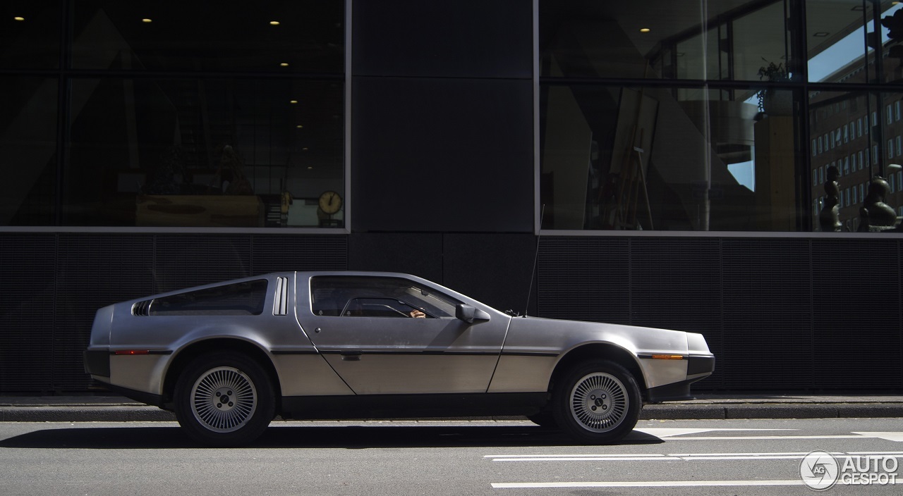 DeLorean DMC-12