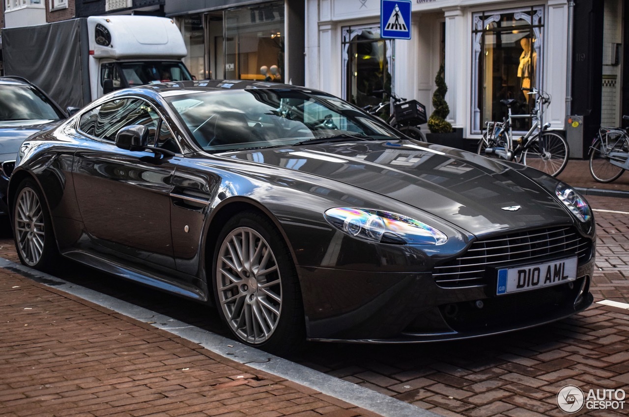 Aston Martin V8 Vantage S