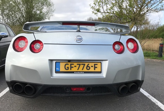 Nissan GT-R