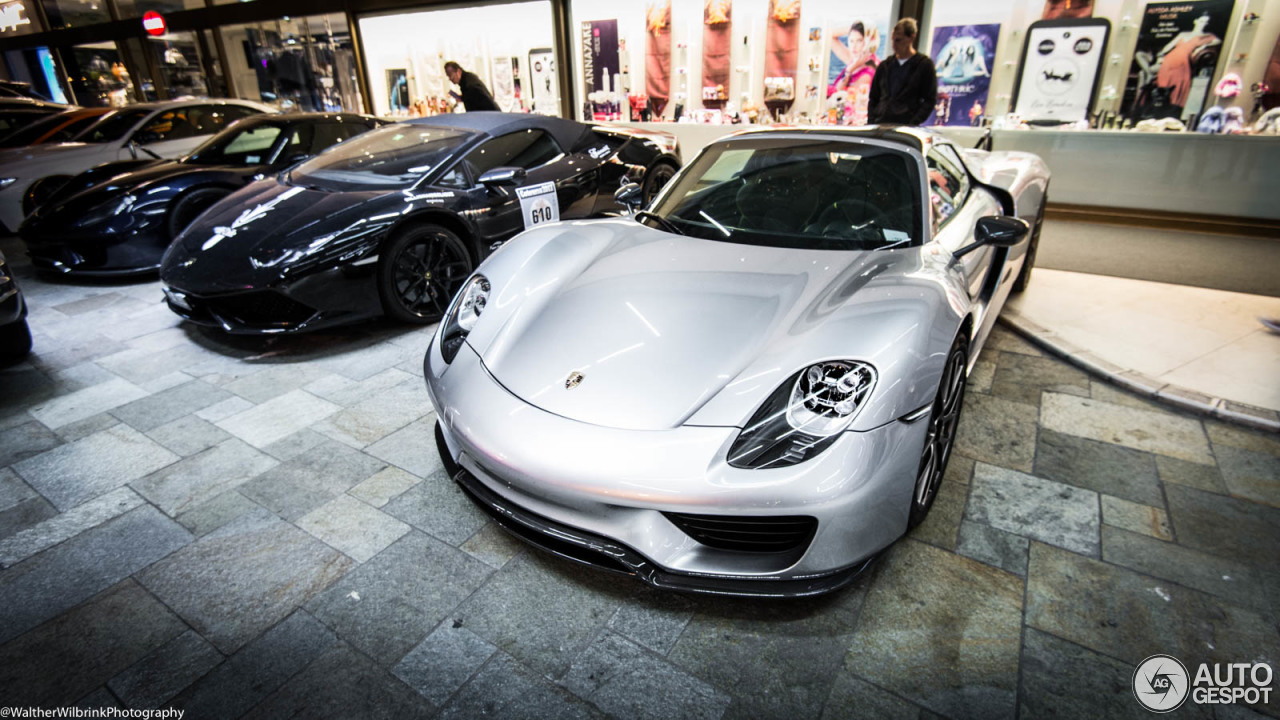 Porsche 918 Spyder Weissach Package