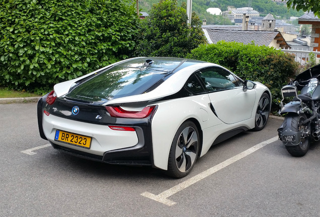 BMW i8