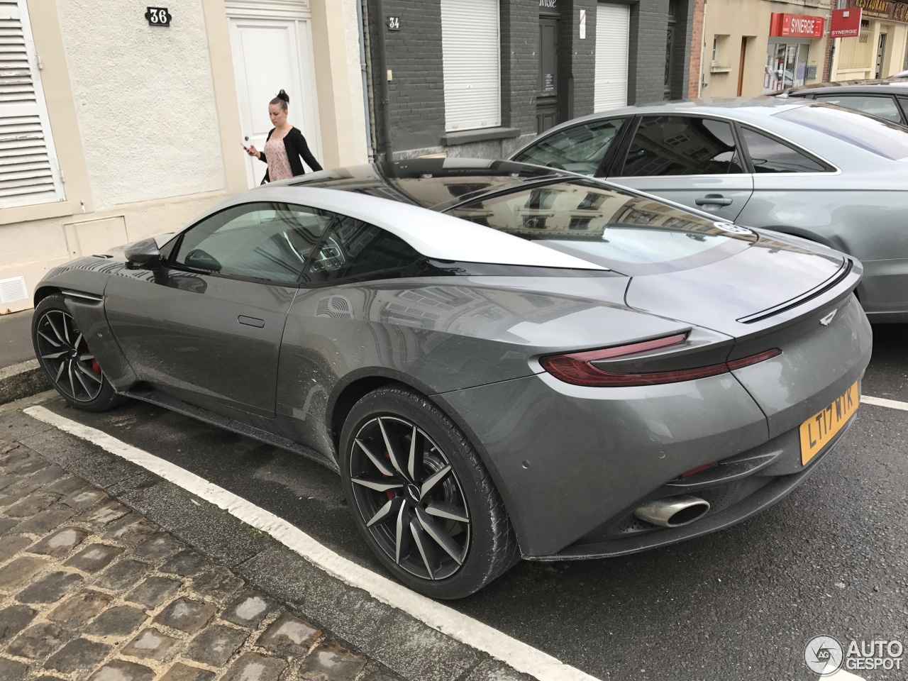 Aston Martin DB11