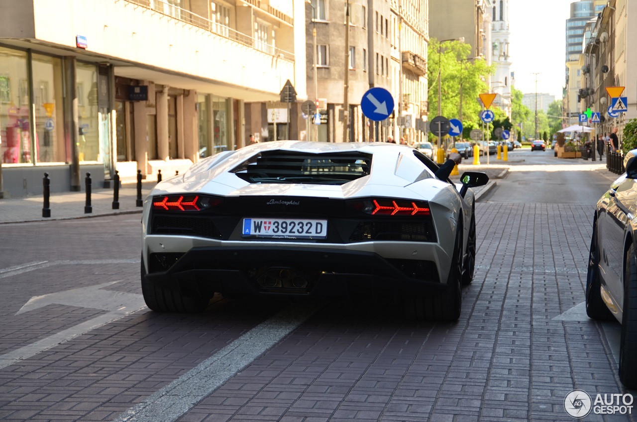 Lamborghini Aventador S LP740-4