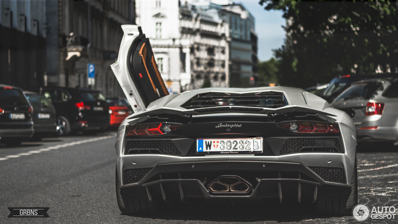 Lamborghini Aventador S LP740-4