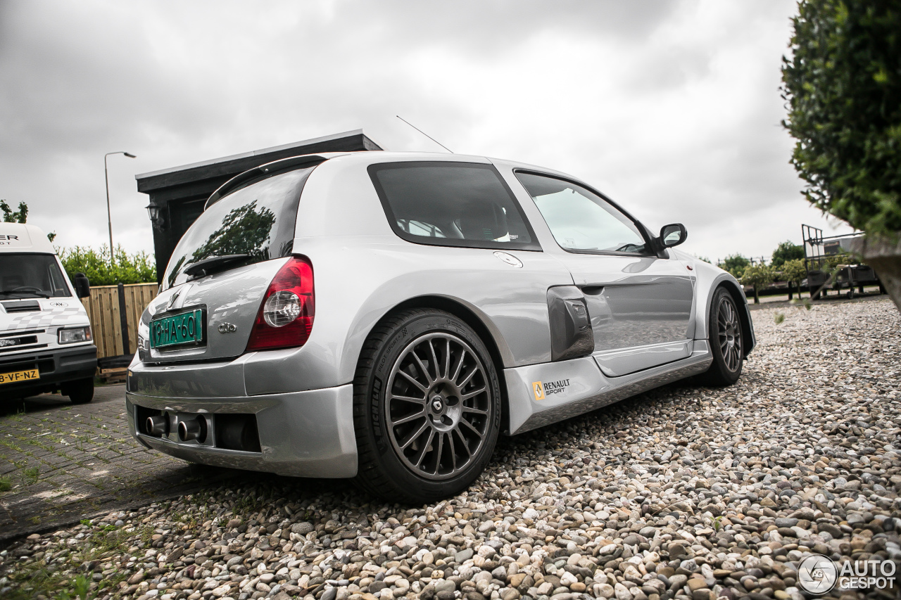 Renault Clio V6