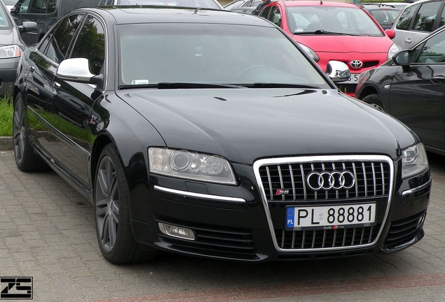 Audi S8 D3