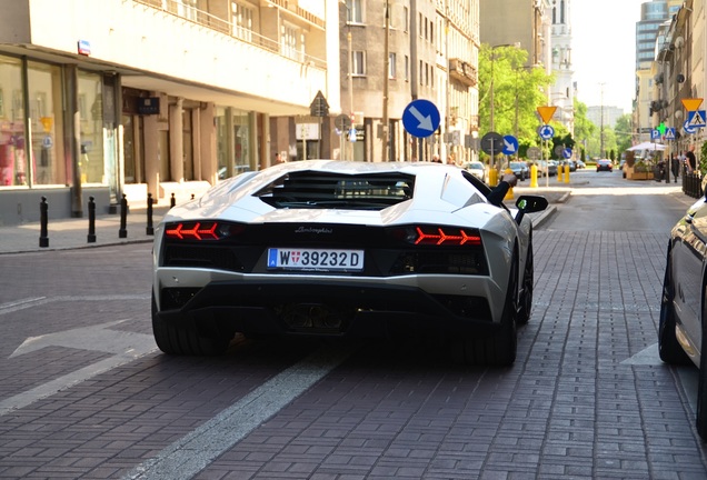 Lamborghini Aventador S LP740-4