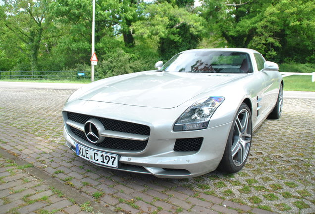 Mercedes-Benz SLS AMG