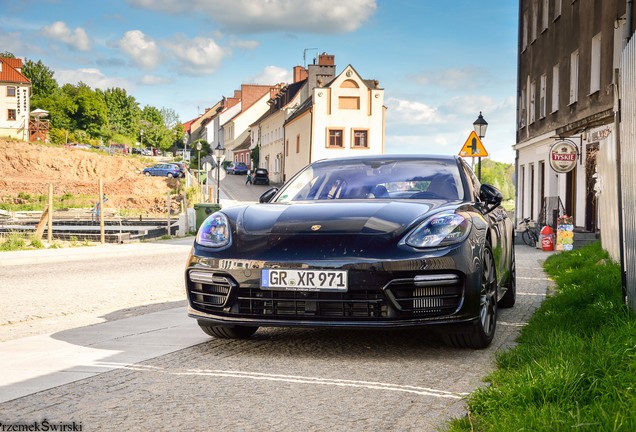 Porsche 971 Panamera Turbo