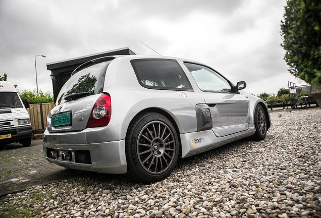 Renault Clio V6