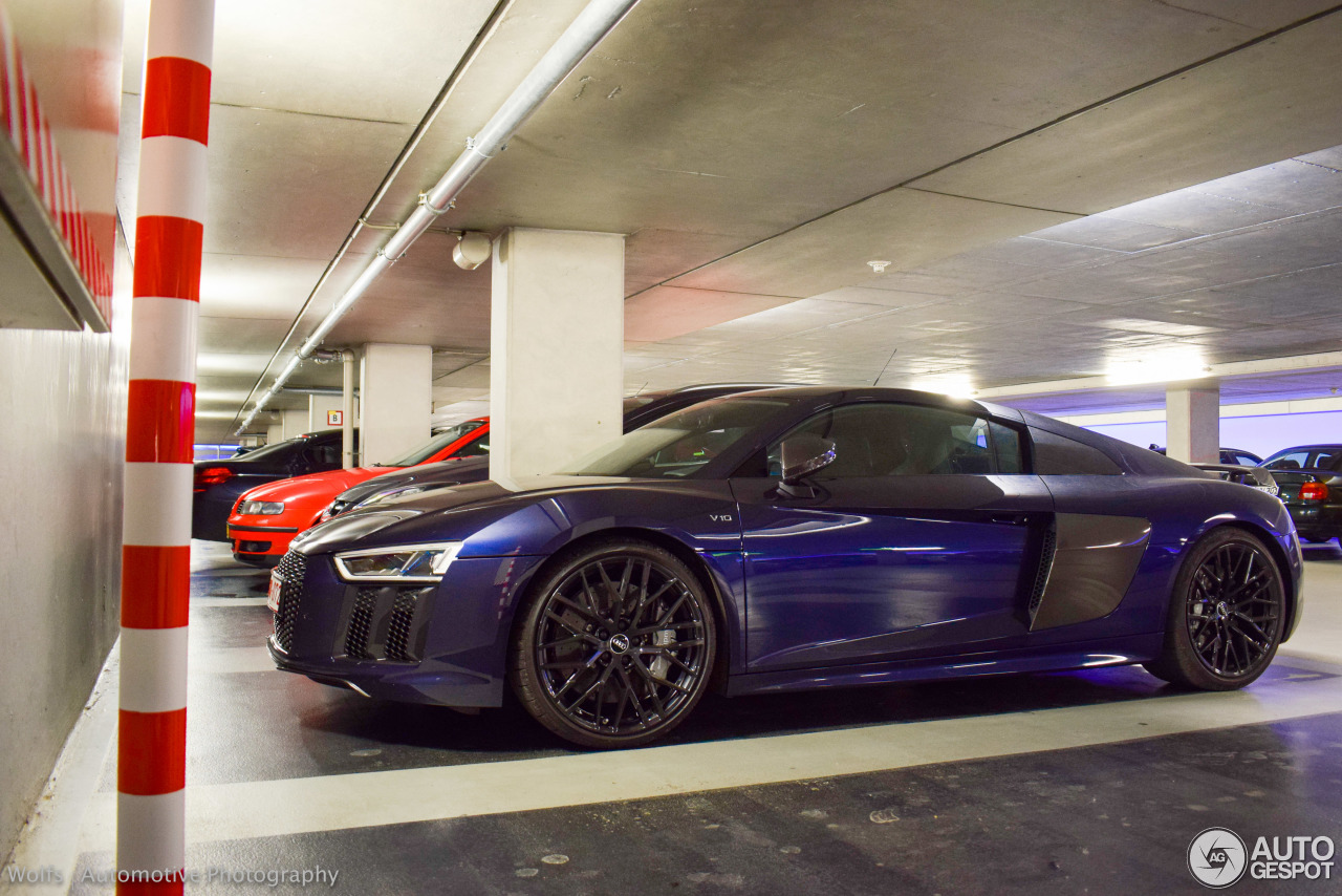 Audi R8 V10 Plus 2015