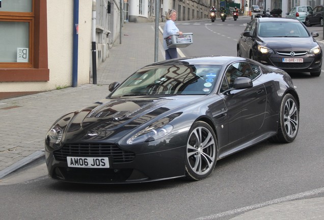 Aston Martin V12 Vantage