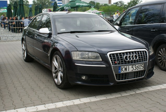 Audi S8 D3