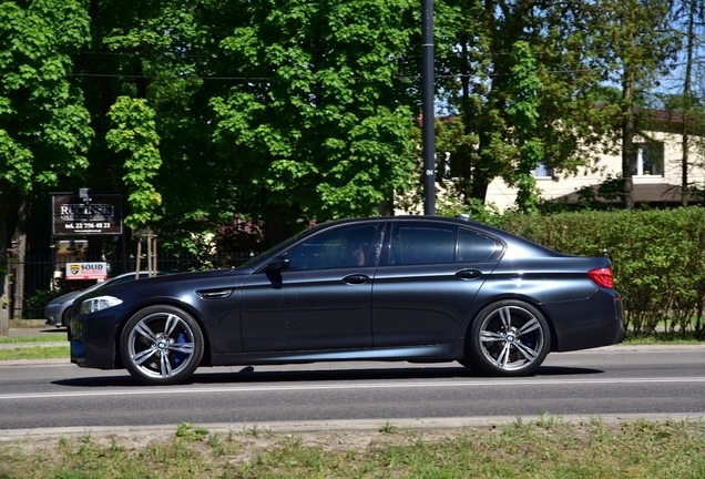 BMW M5 F10 2011