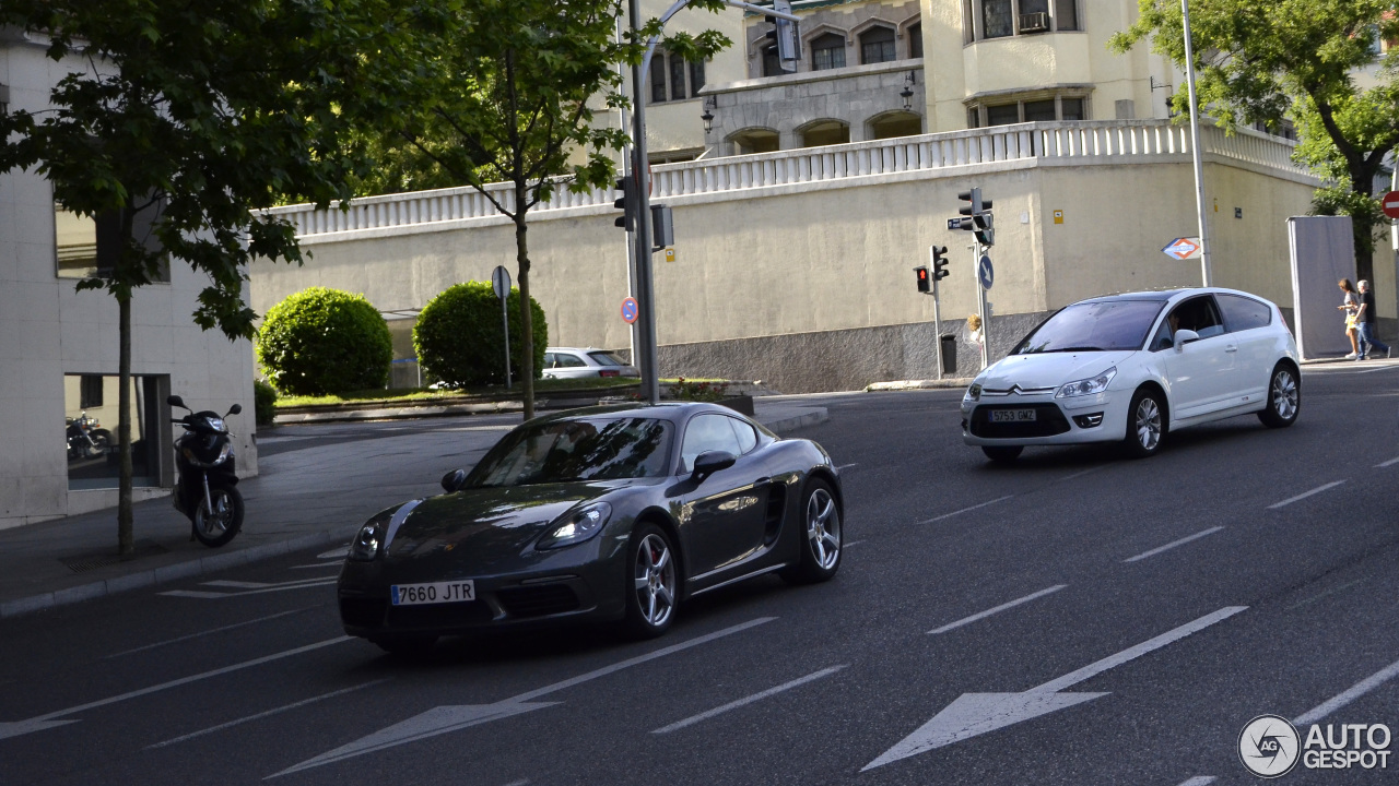 Porsche 718 Cayman S