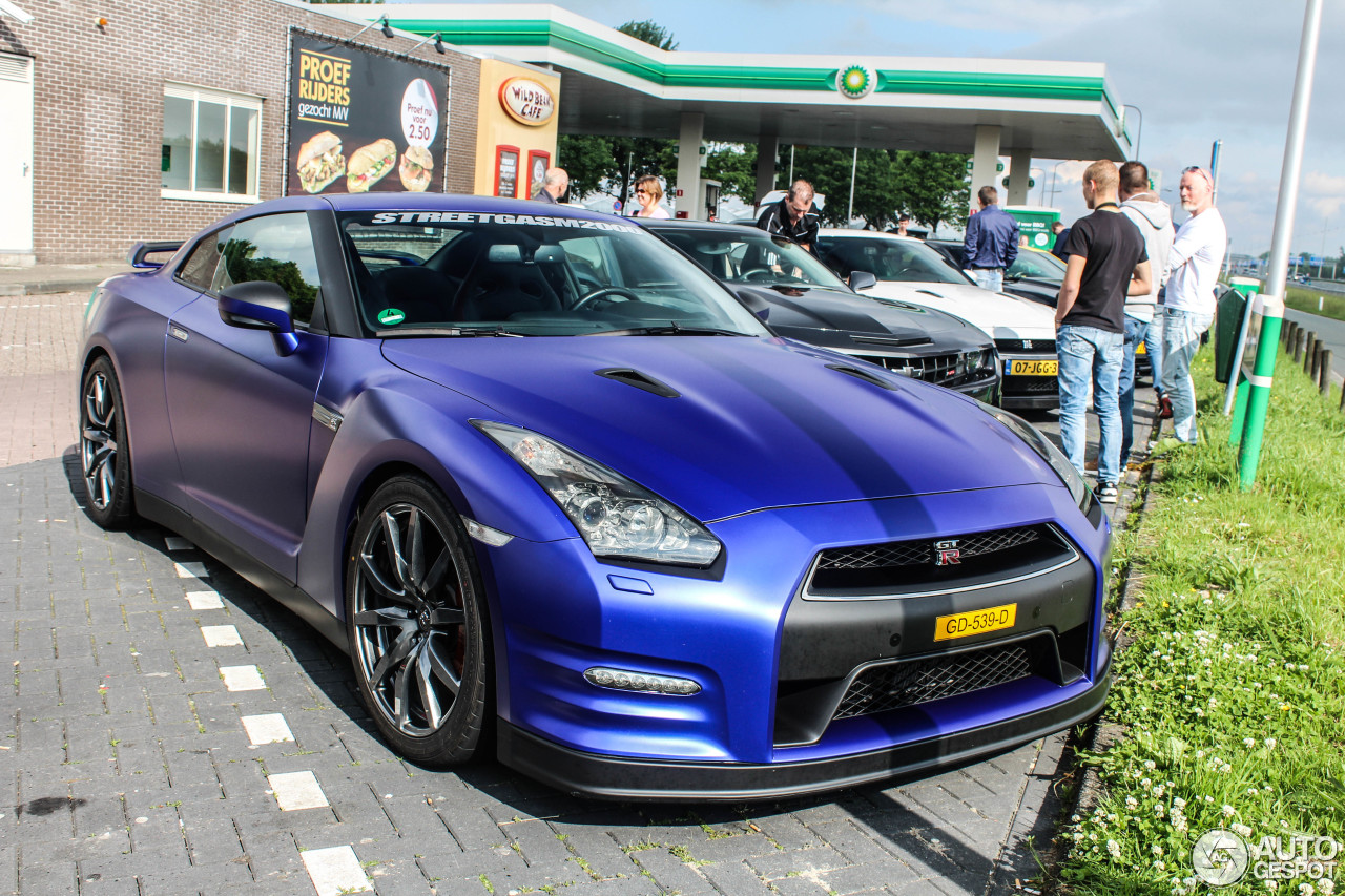 Nissan GT-R 2011