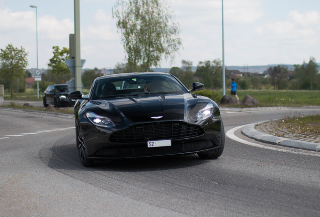 Aston Martin DB11