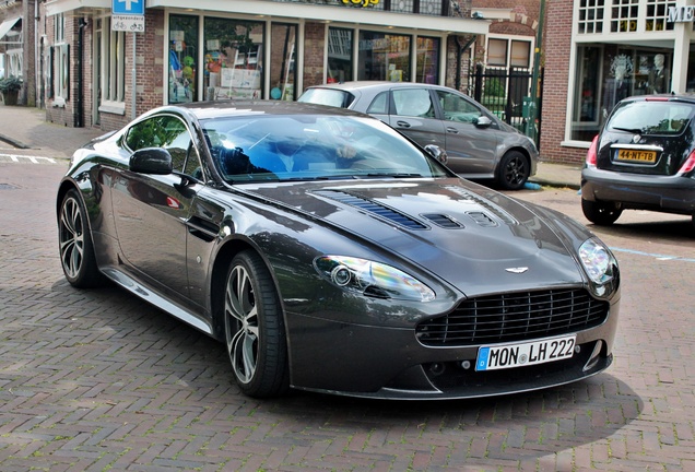 Aston Martin V12 Vantage