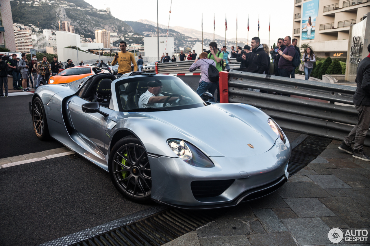 Porsche 918 Spyder Weissach Package