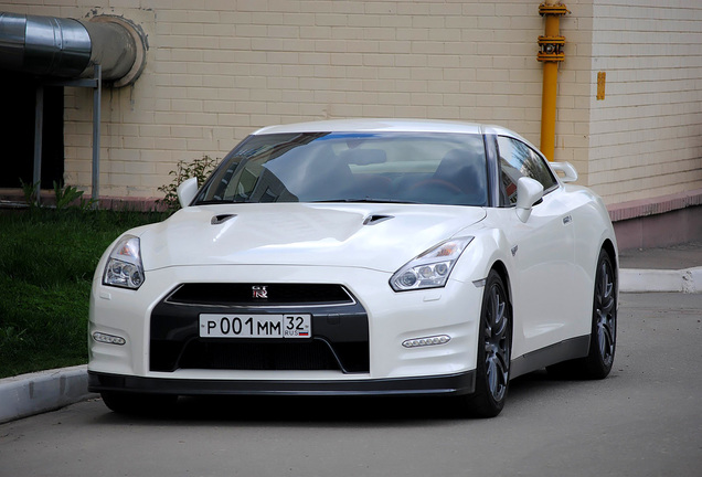 Nissan GT-R 2015