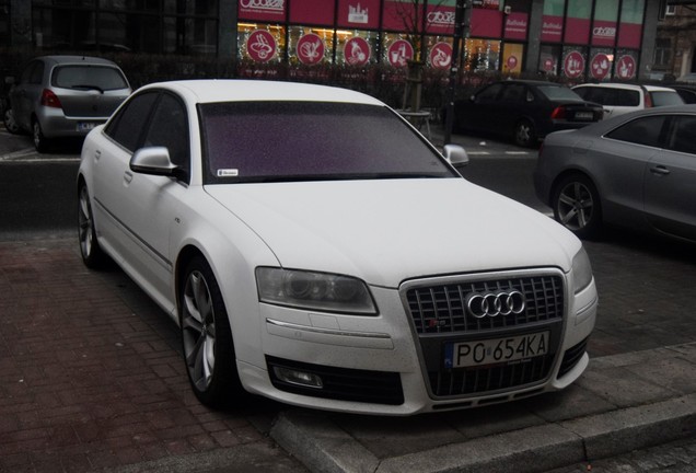 Audi S8 D3