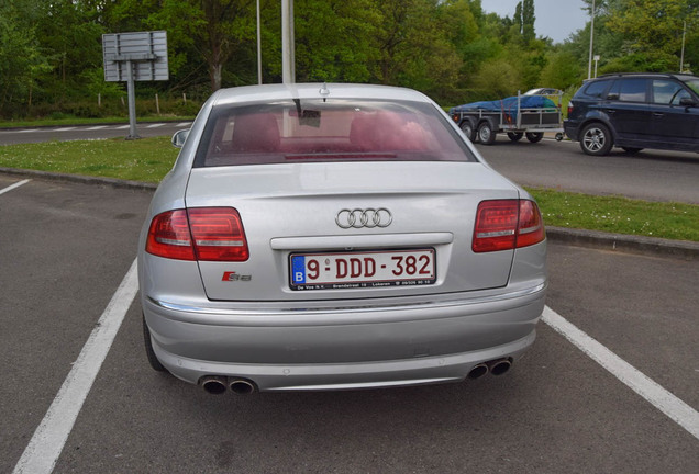 Audi S8 D3