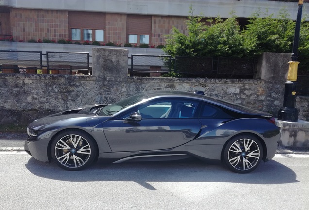 BMW i8