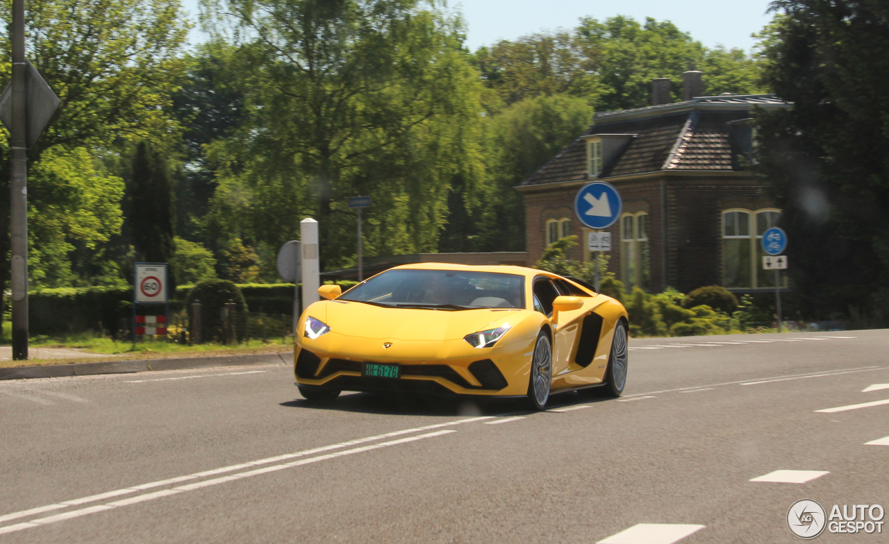 Lamborghini Aventador S LP740-4