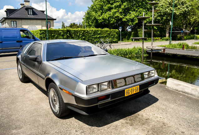 DeLorean DMC-12