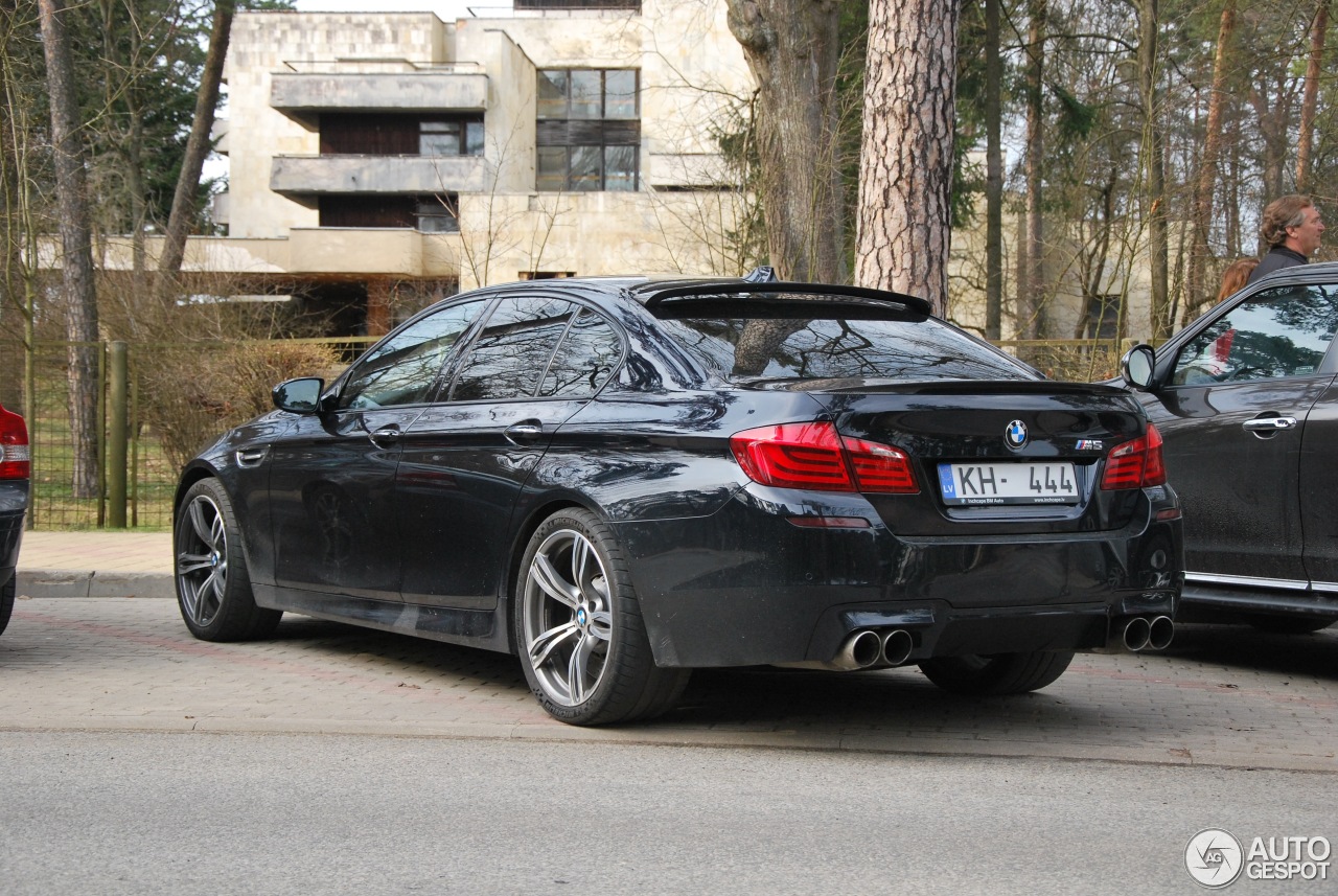 BMW M5 F10 2011