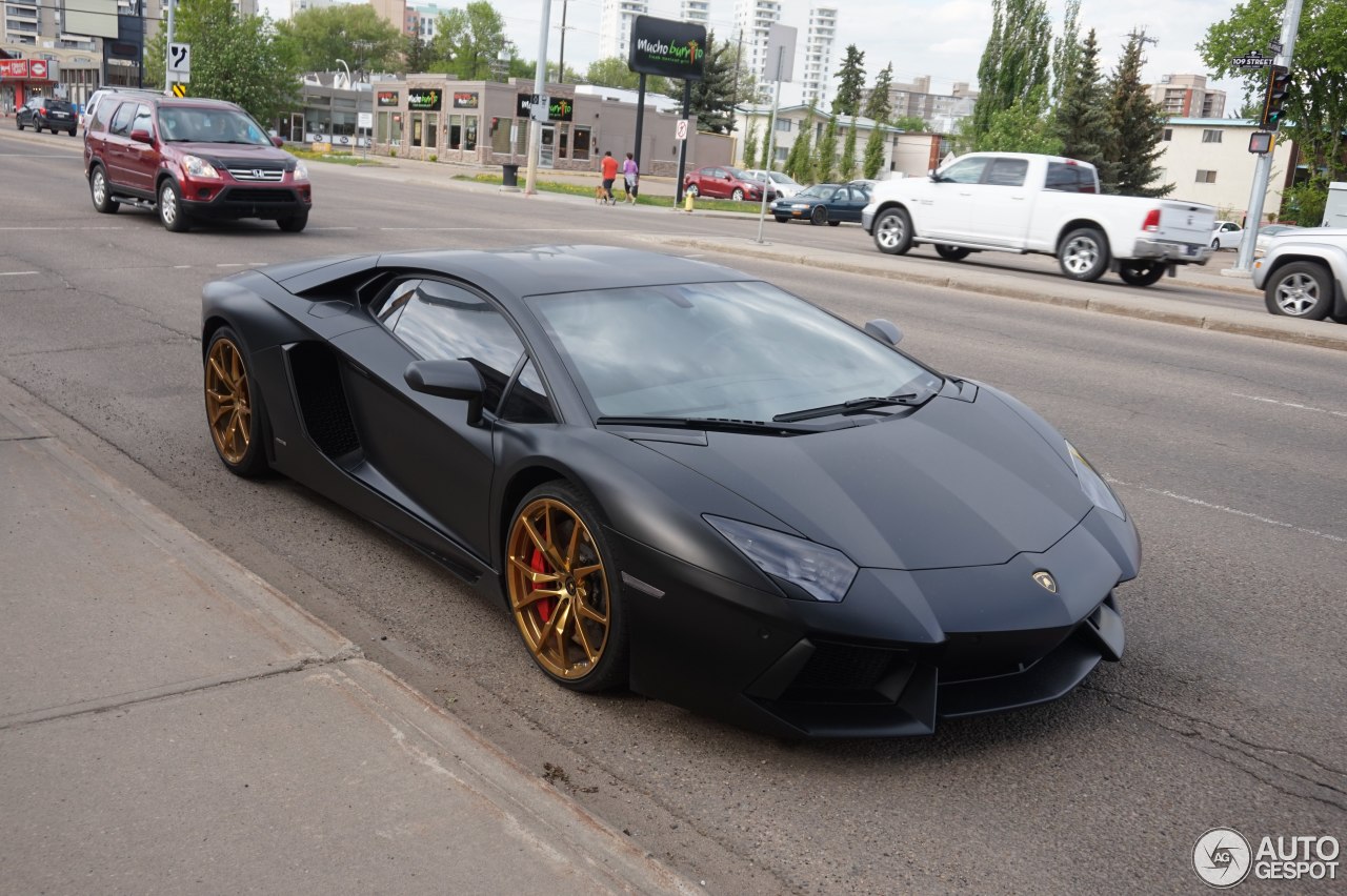 Lamborghini Aventador LP700-4