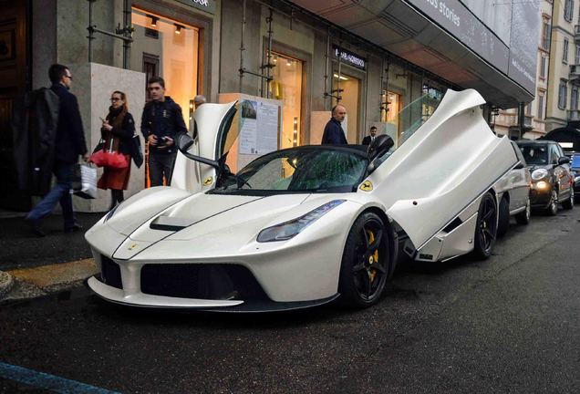 Ferrari LaFerrari Aperta