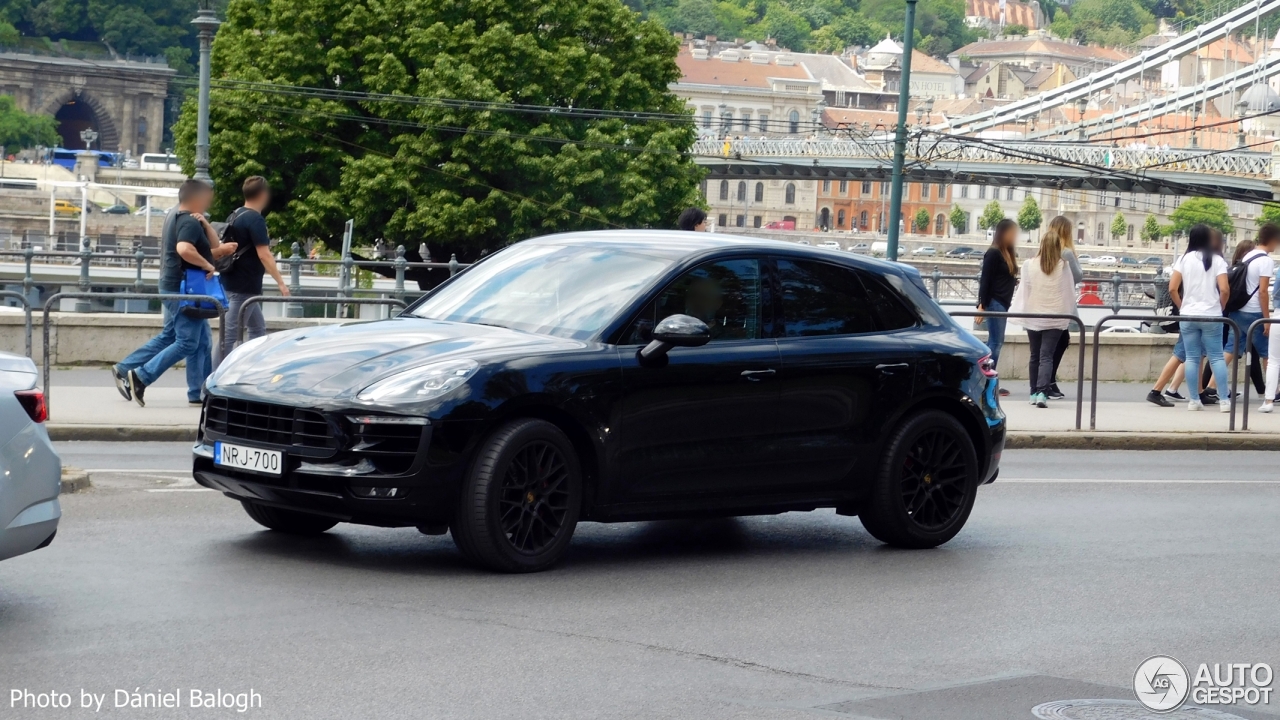 Porsche 95B Macan GTS