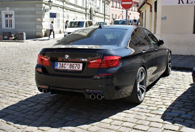 BMW M5 F10 2011