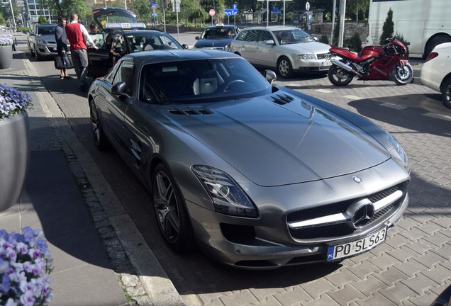 Mercedes-Benz SLS AMG