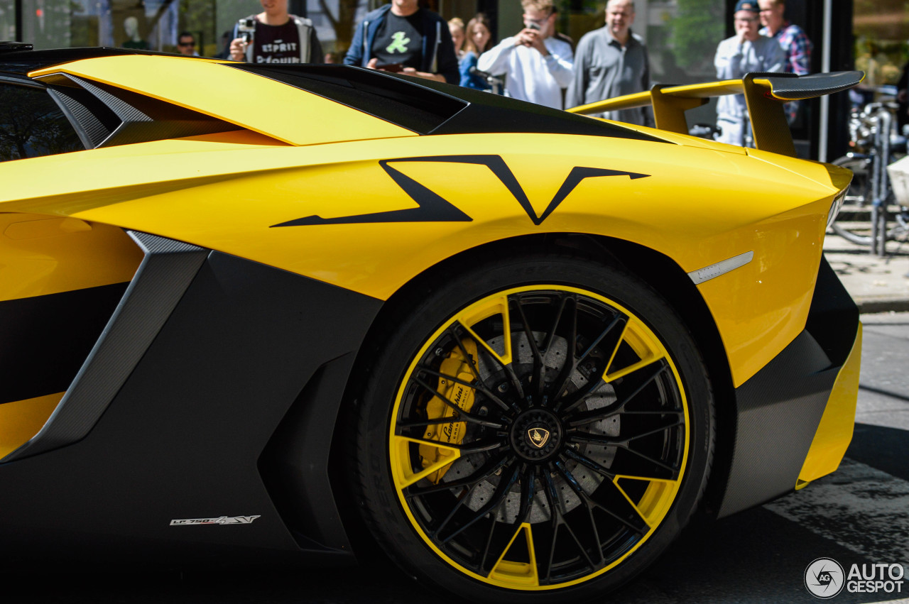 Lamborghini Aventador LP750-4 SuperVeloce Roadster