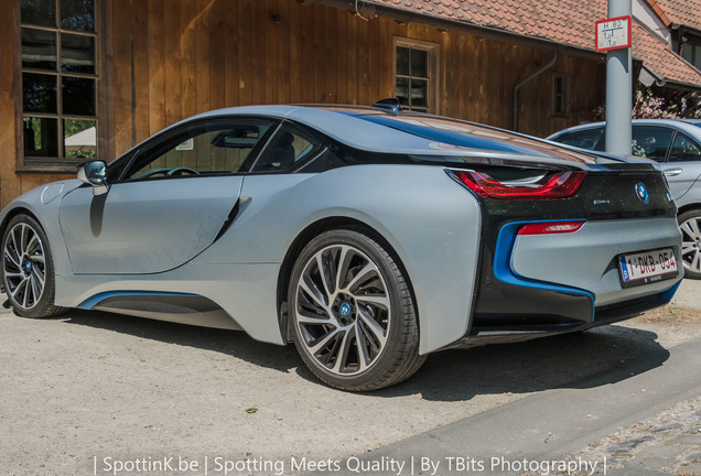 BMW i8