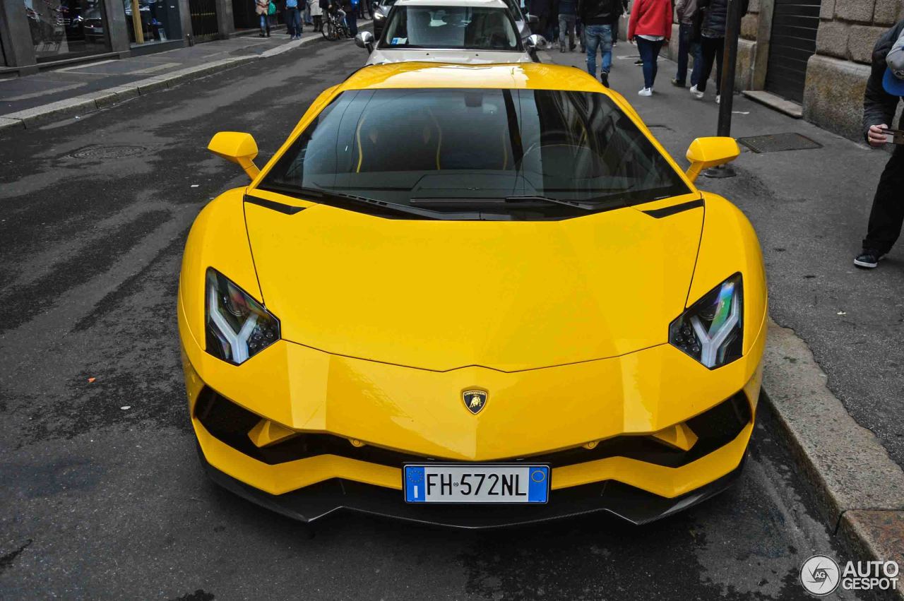 Lamborghini Aventador S LP740-4