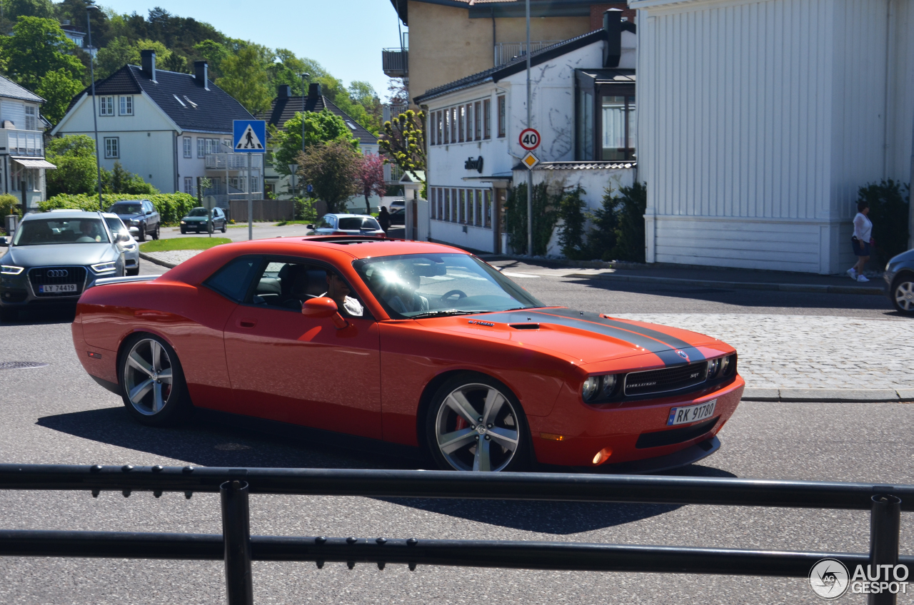 Dodge Challenger SRT-8