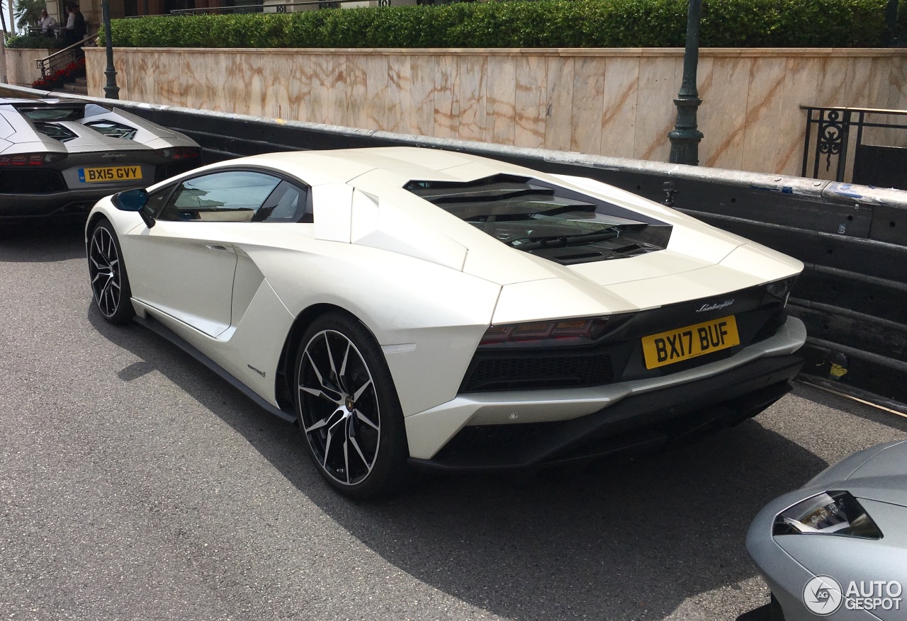 Lamborghini Aventador S LP740-4