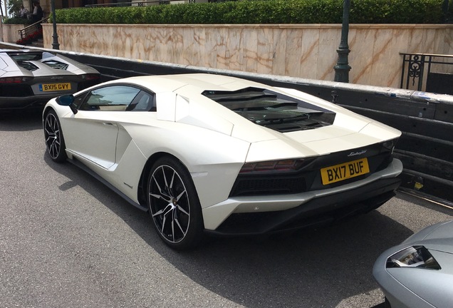 Lamborghini Aventador S LP740-4