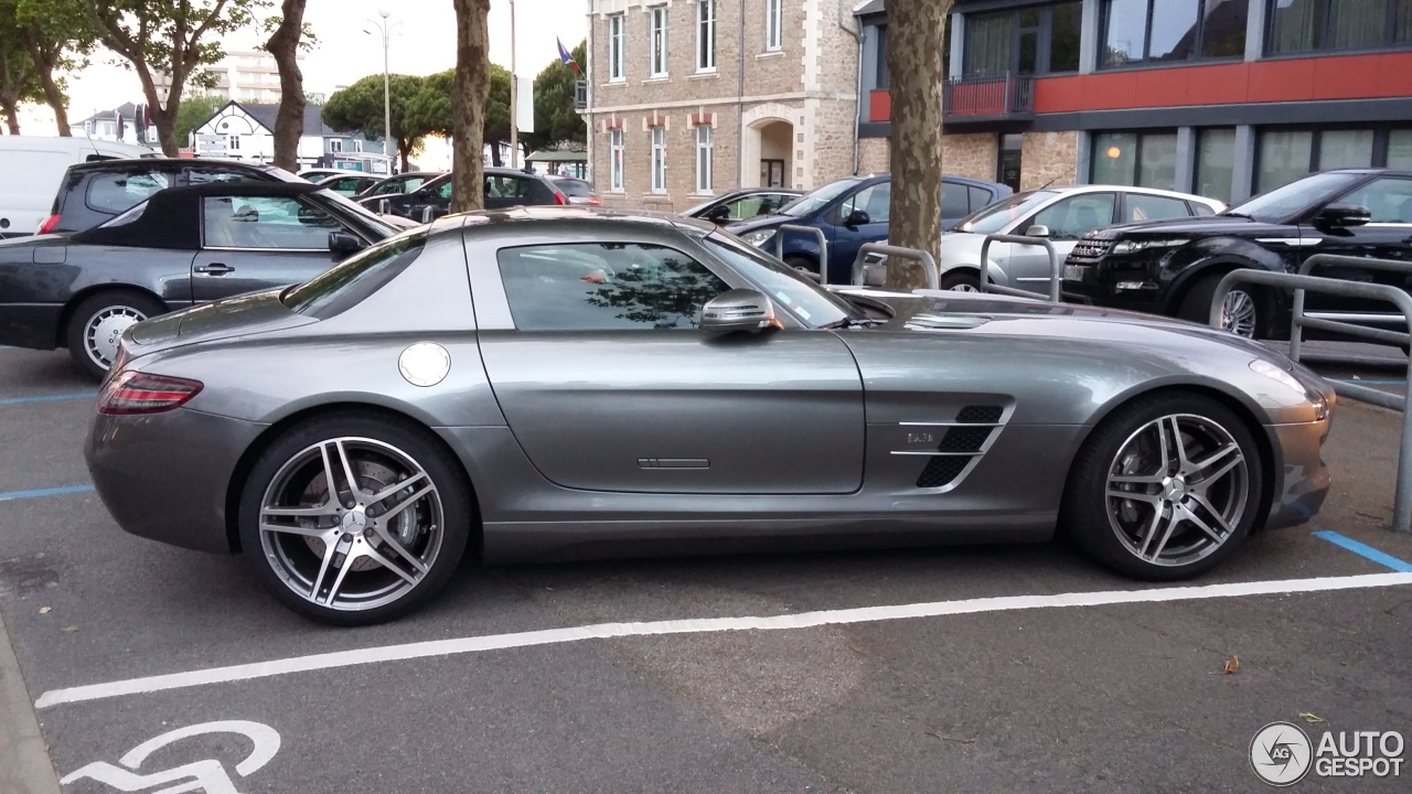 Mercedes-Benz SLS AMG