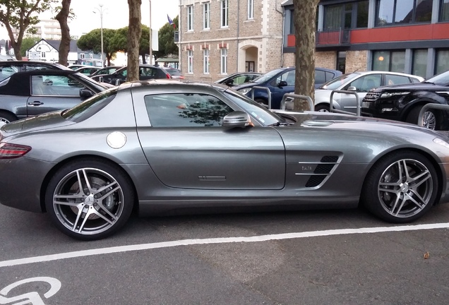 Mercedes-Benz SLS AMG