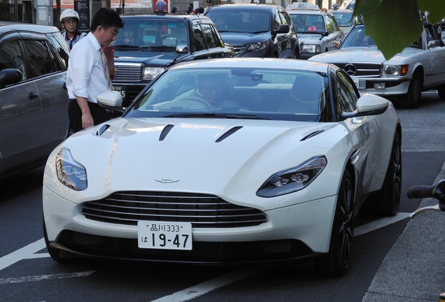 Aston Martin DB11