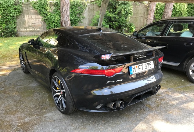 Jaguar F-TYPE SVR Coupé