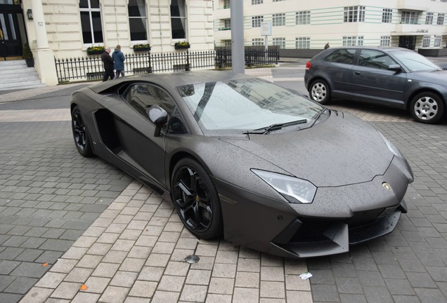 Lamborghini Aventador LP700-4