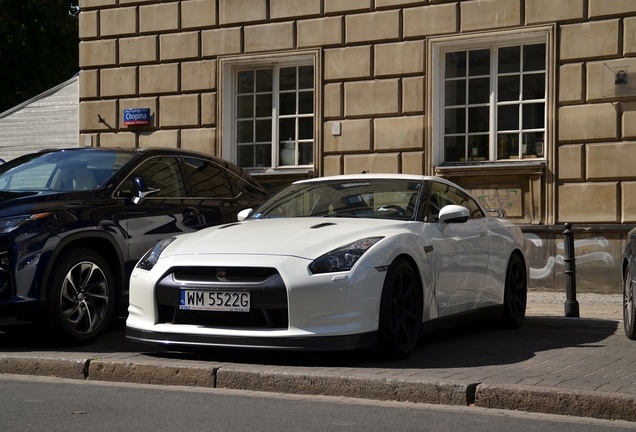 Nissan GT-R