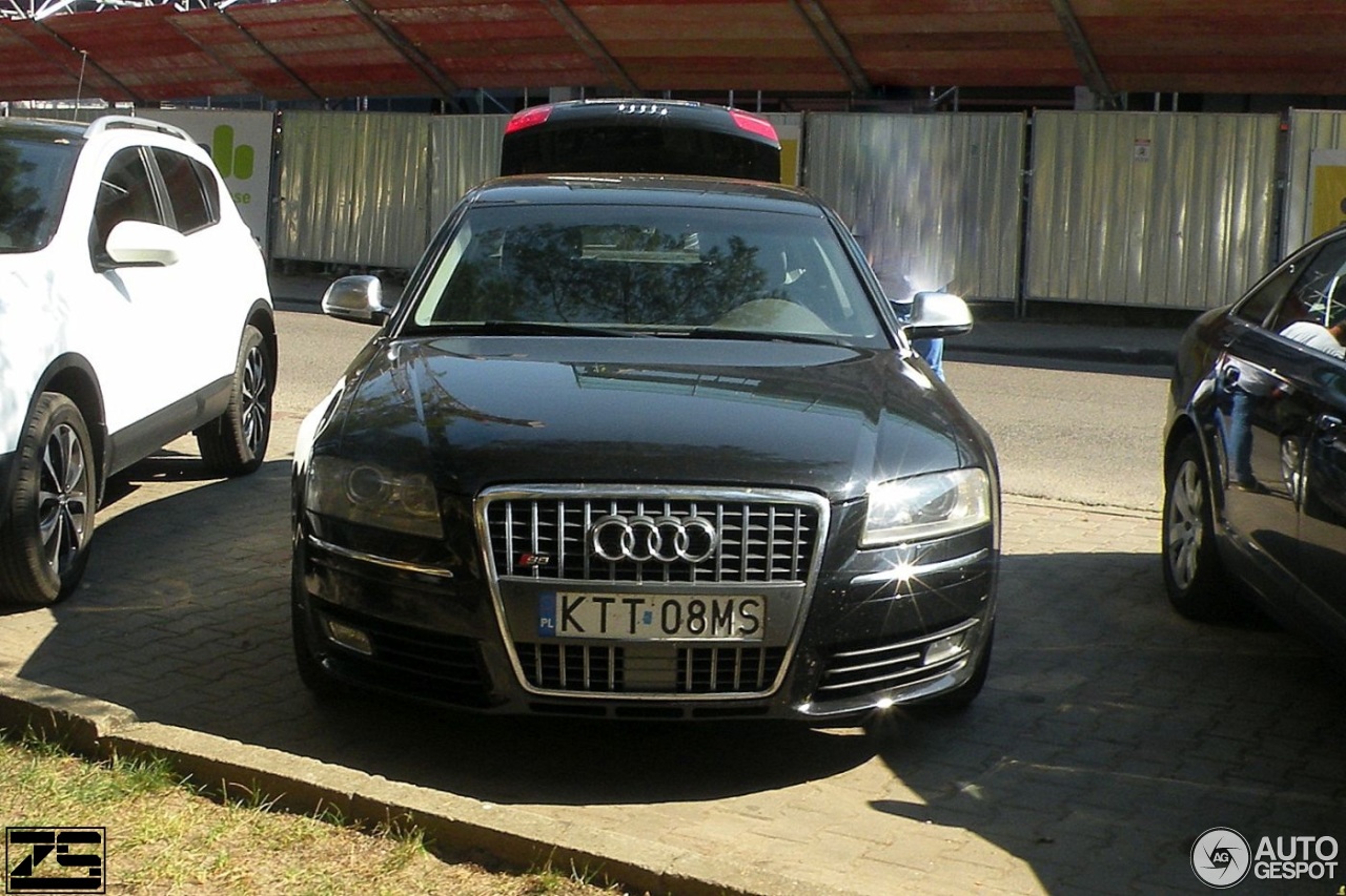 Audi S8 D3