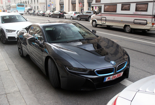 BMW i8